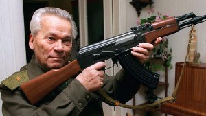 К 107-летию и 96-летию со дня рождения экс-министра обороны СССР Дмитрия Федоровича Устинова и конструктора стрелкового оружия Михаила Тимофеевича Калашникова 